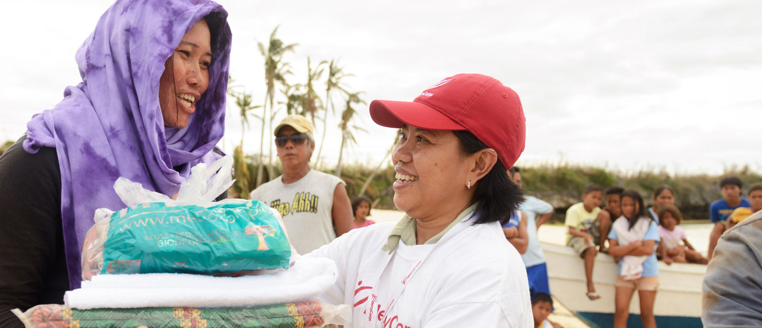 美慈帮助菲律宾海燕台风幸存者