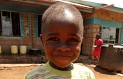 在Mbeere儿童之家给50个孩子希望